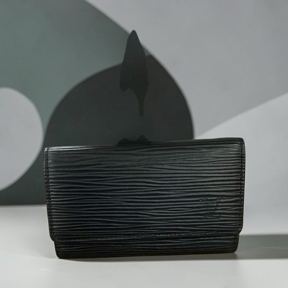 Louis Vuitton Handbags - Louis Vuitton epi Multiples 4 ring key card black